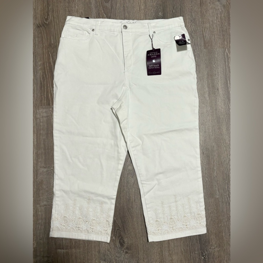 Gloria Vanderbilt  Women's White Amanda Classic Rise Capri Jean 16 NWT